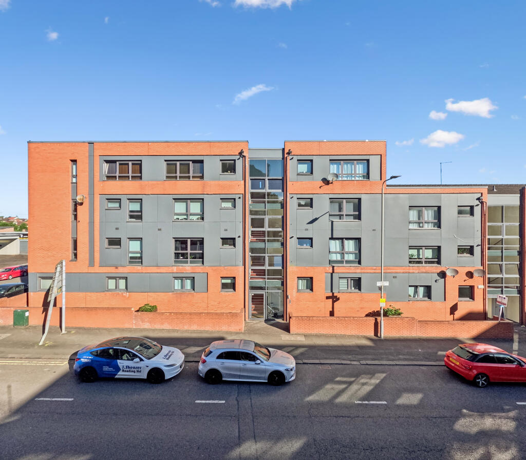 Apartment in Glasgow, New Cathcart, Muirend - View 2