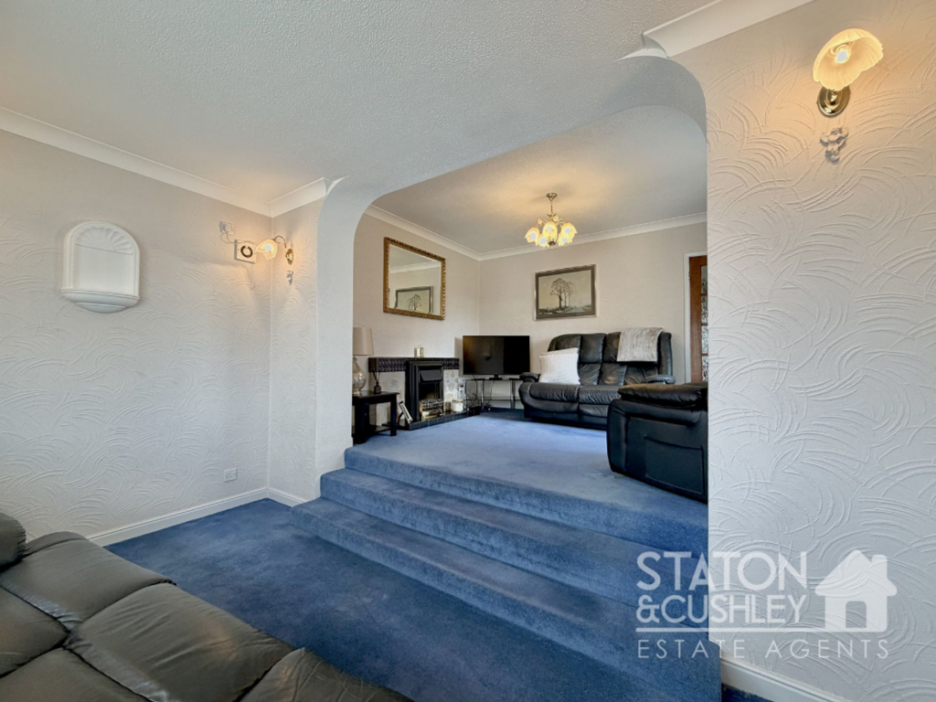 House in Newark and Sherwood, Edwinstowe - More