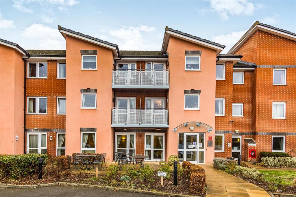 Main image of property: Benedict Court, Western Avenue, Newbury, Berkshire, RG14 1AR