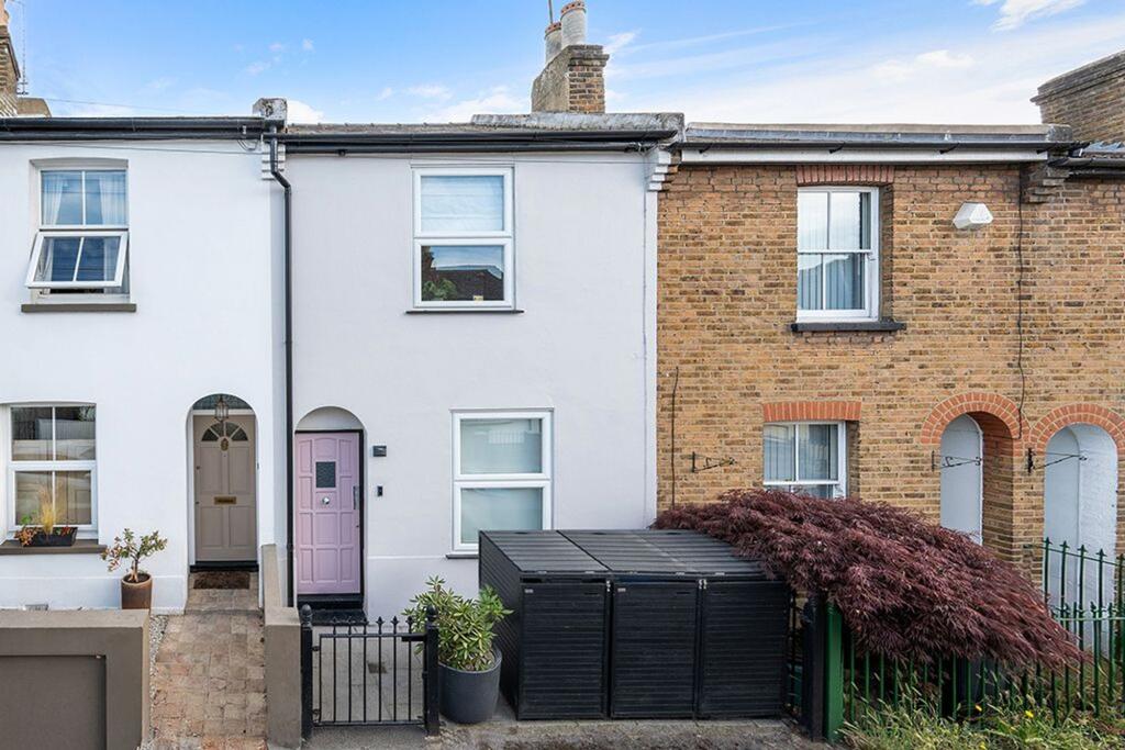 2-bed terraced on Haycroft Road, Surbiton, KT6, £500,000