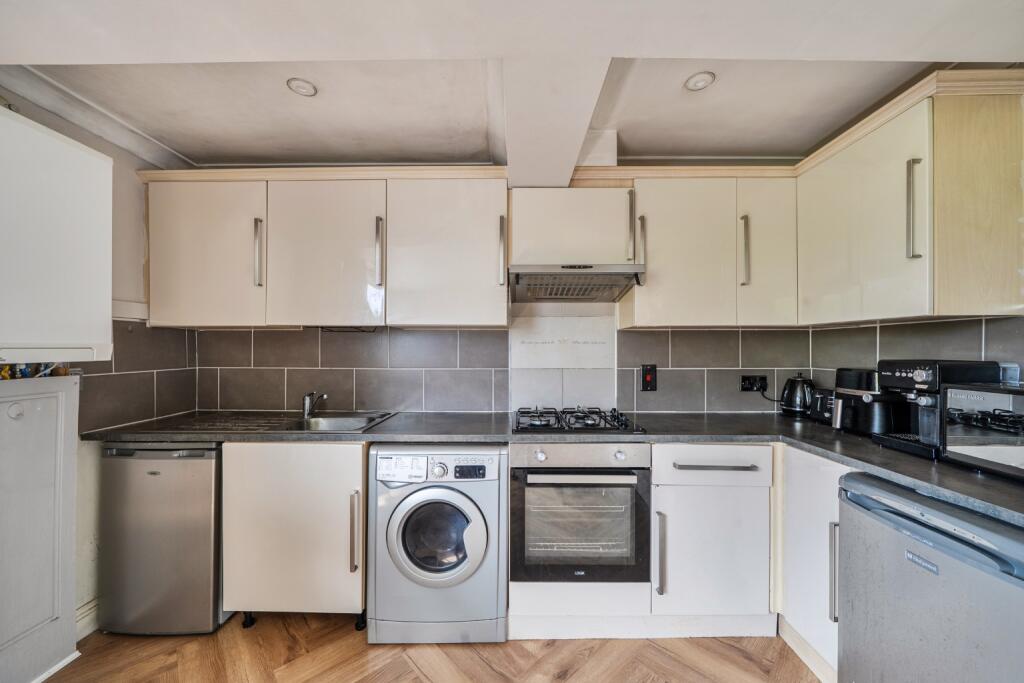 The Avenue, Surbiton - View 5