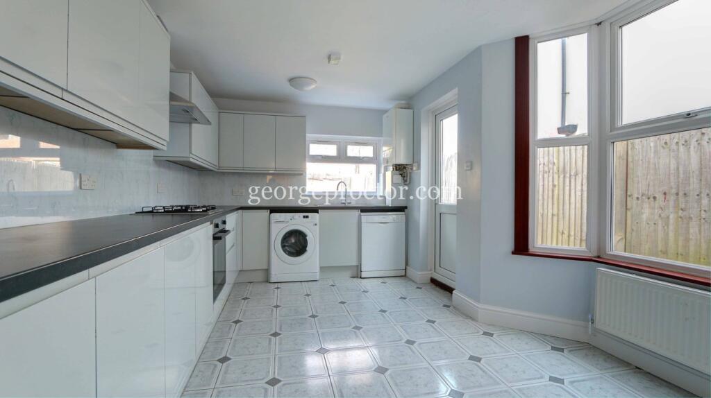 House in Bromley - View 4