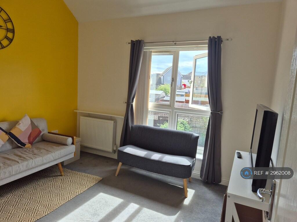 House in Milton Keynes, Whitehouse - View 3
