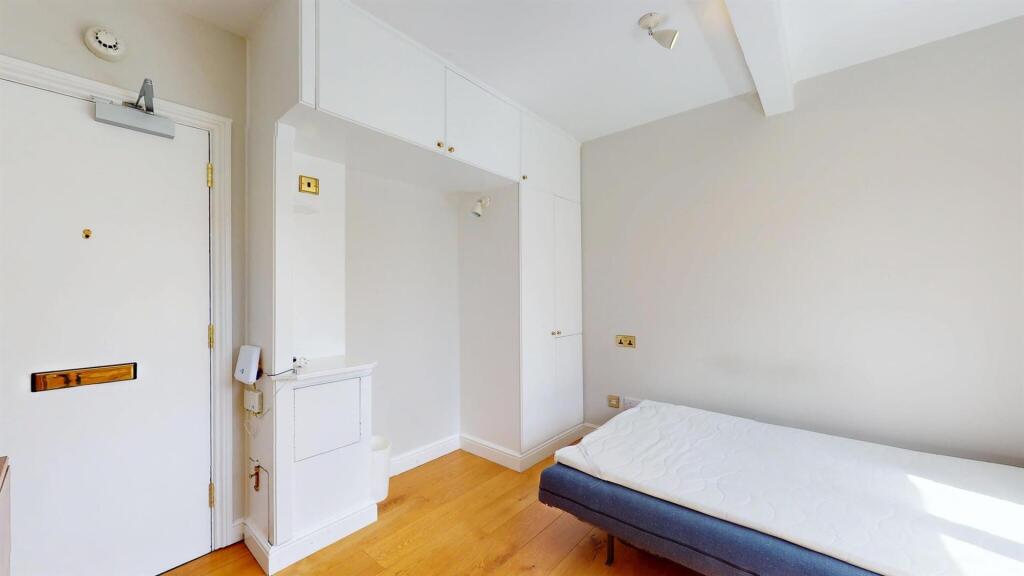 Studio flat for rent