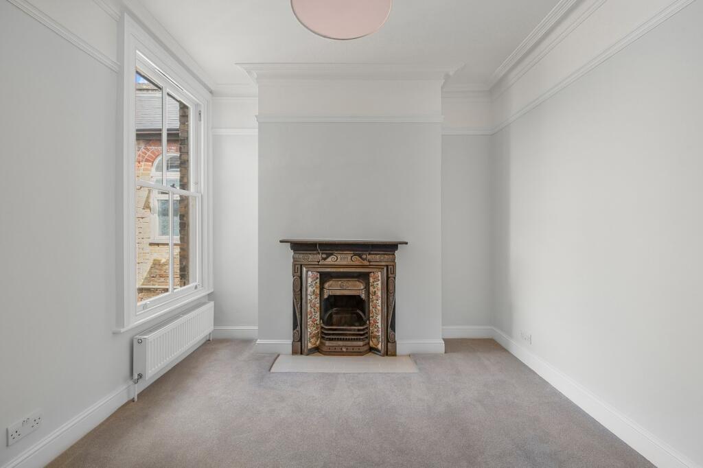 Apartment in Richmond, Kew - More
