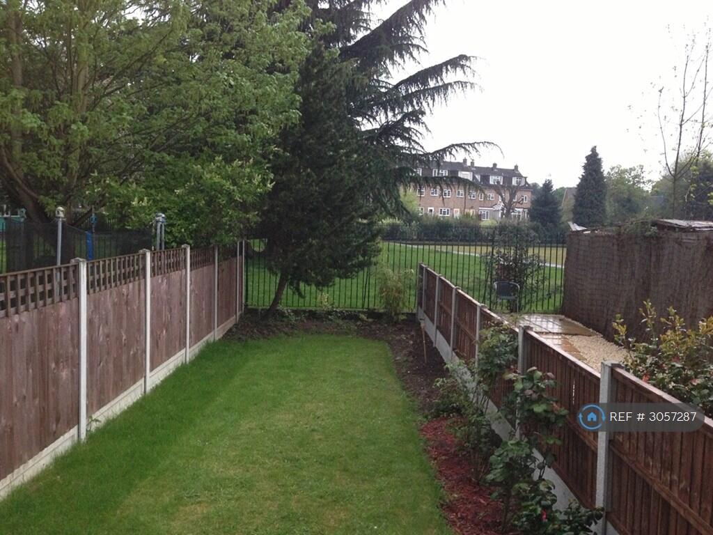 Apartment in Romford - View 2