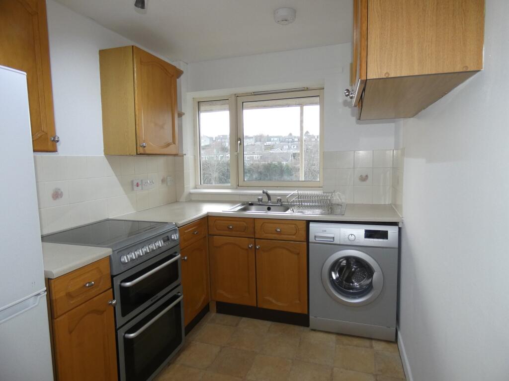 Apartment in Aberdeen, Kaimhill, Garthdee - View 3