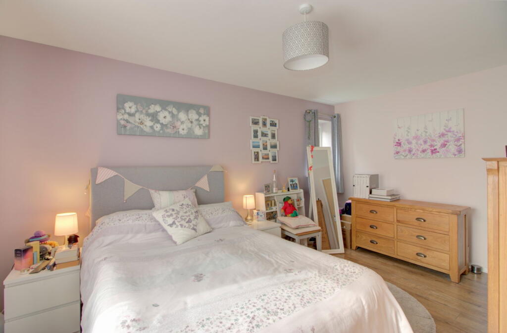 Apartment in Swindon - More