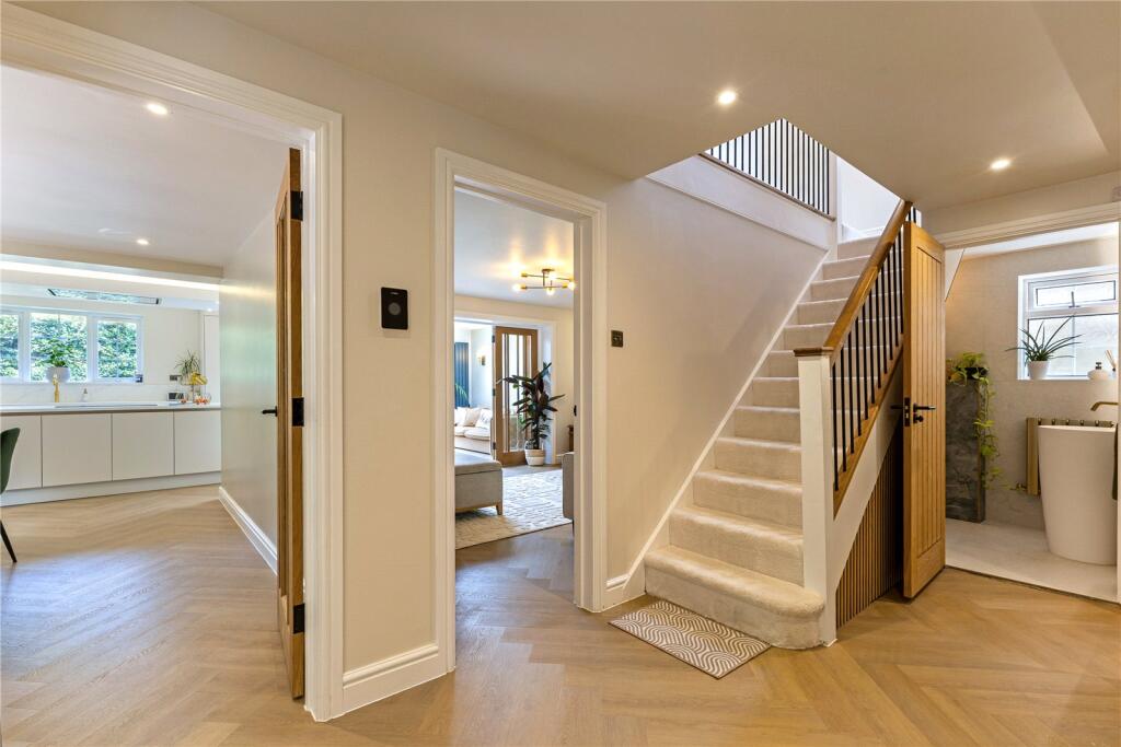 House in Runnymede, Knowle Hill - View 3