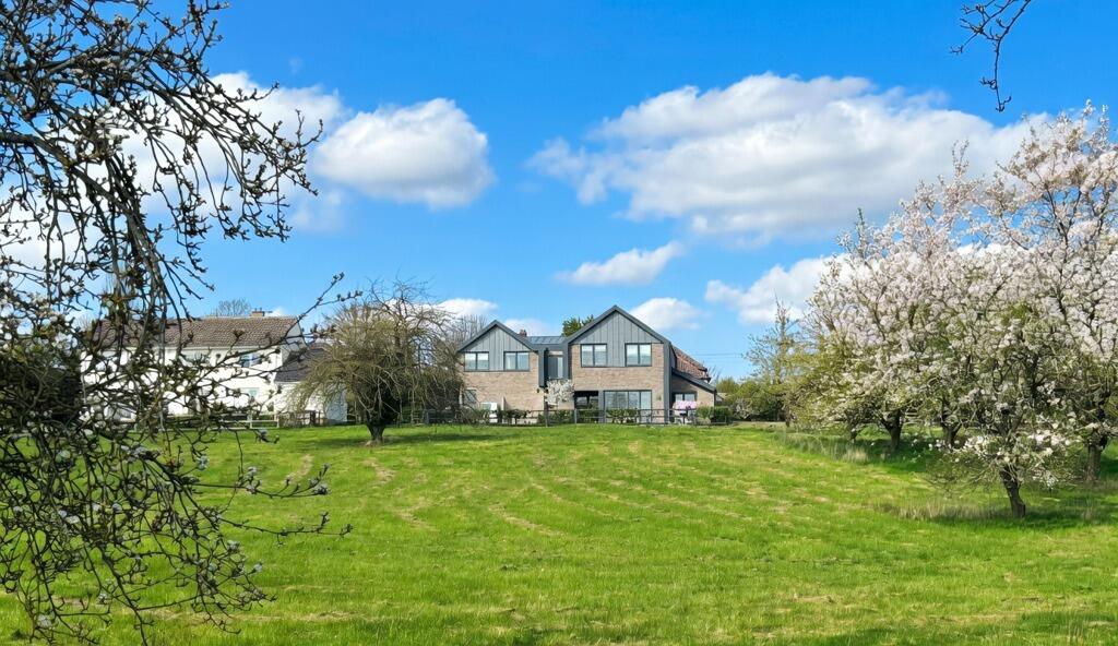 Main image of property: 22 Bourn Road, Caxton, Cambridge, Cambridgeshire, CB23 3PP