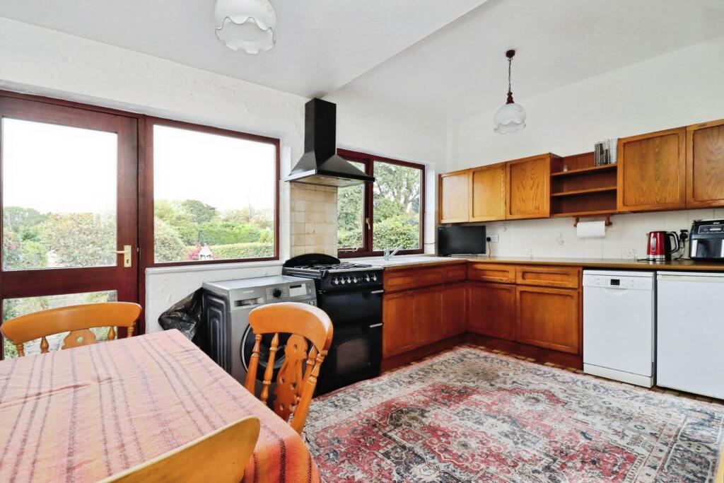 Croft Avenue, Bromborough photo 4