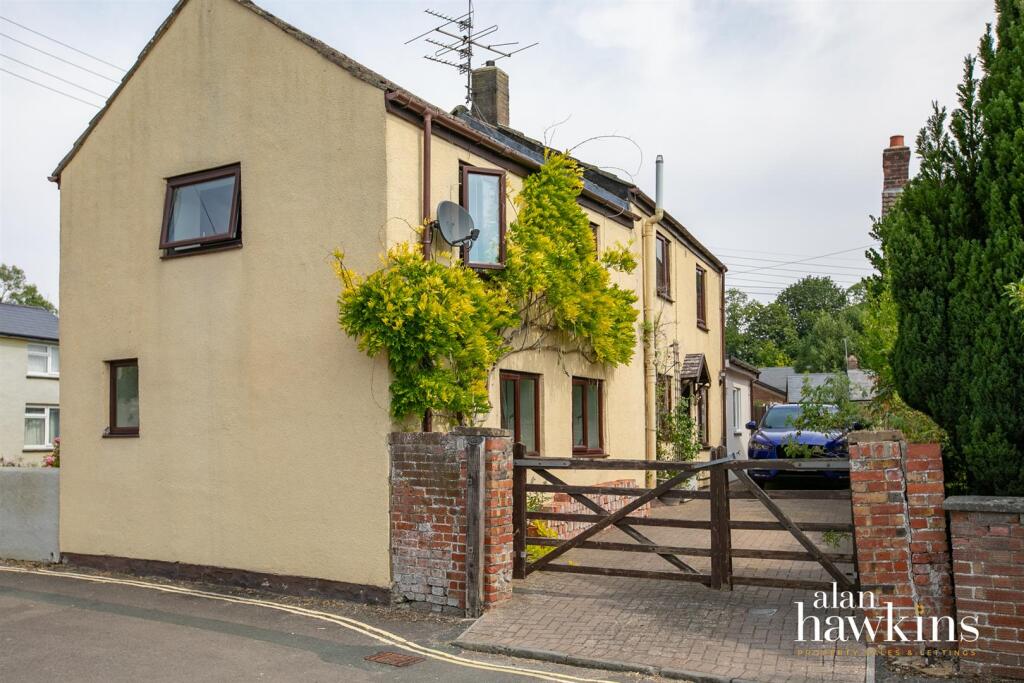Main image of property: High Street, Royal Wootton Bassett SN4 7