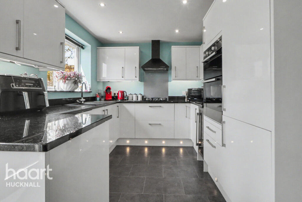 Longue Drive, Nottingham - More