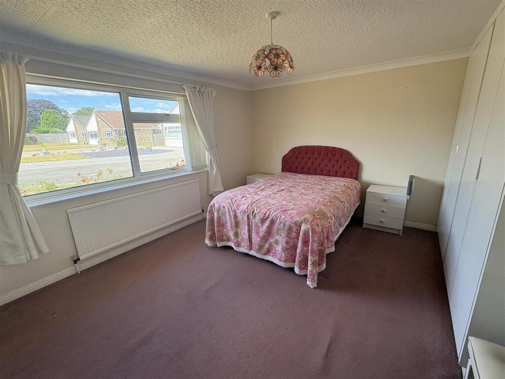 Tasman Close, Rustington photo 4