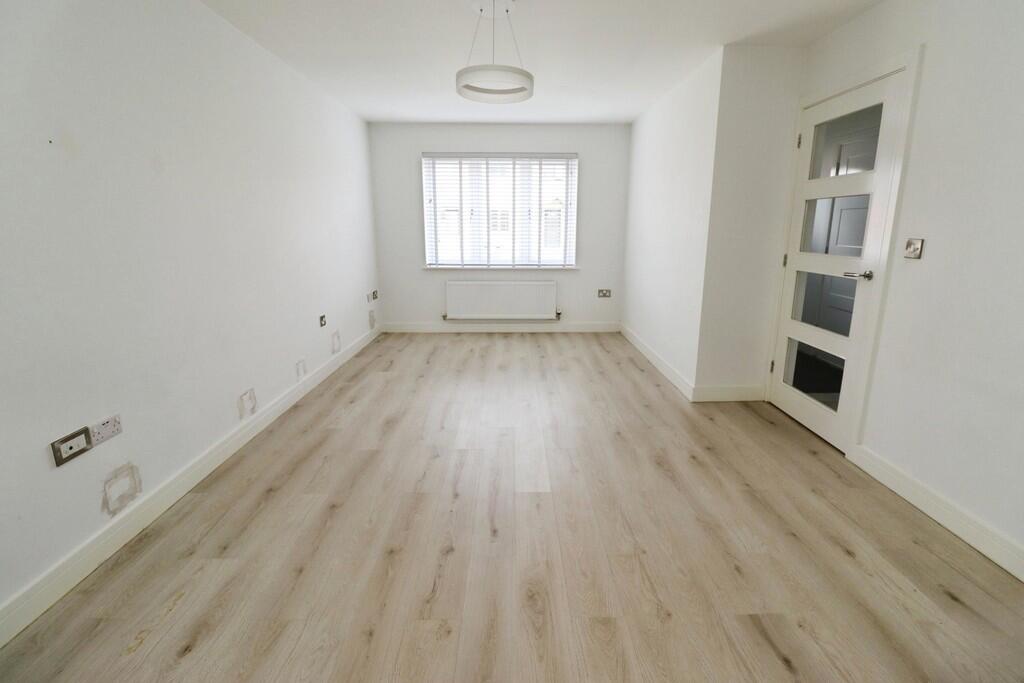 House in Lincoln - View 3