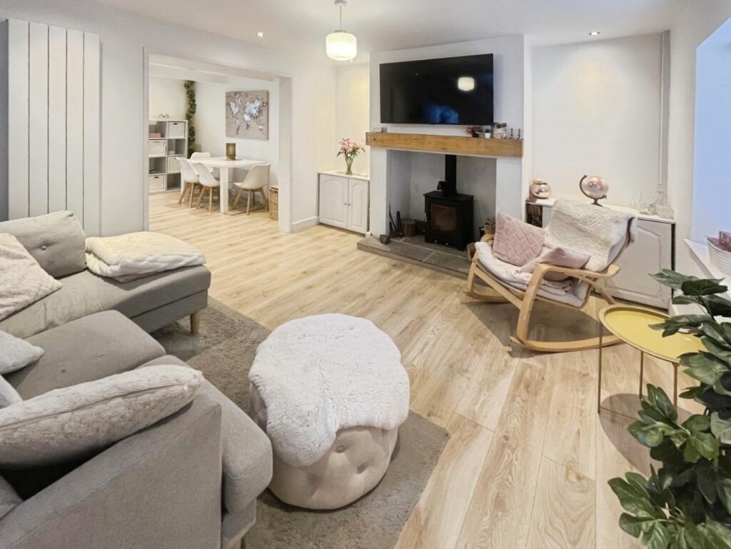 House in High Peak, Simmondley - View 2