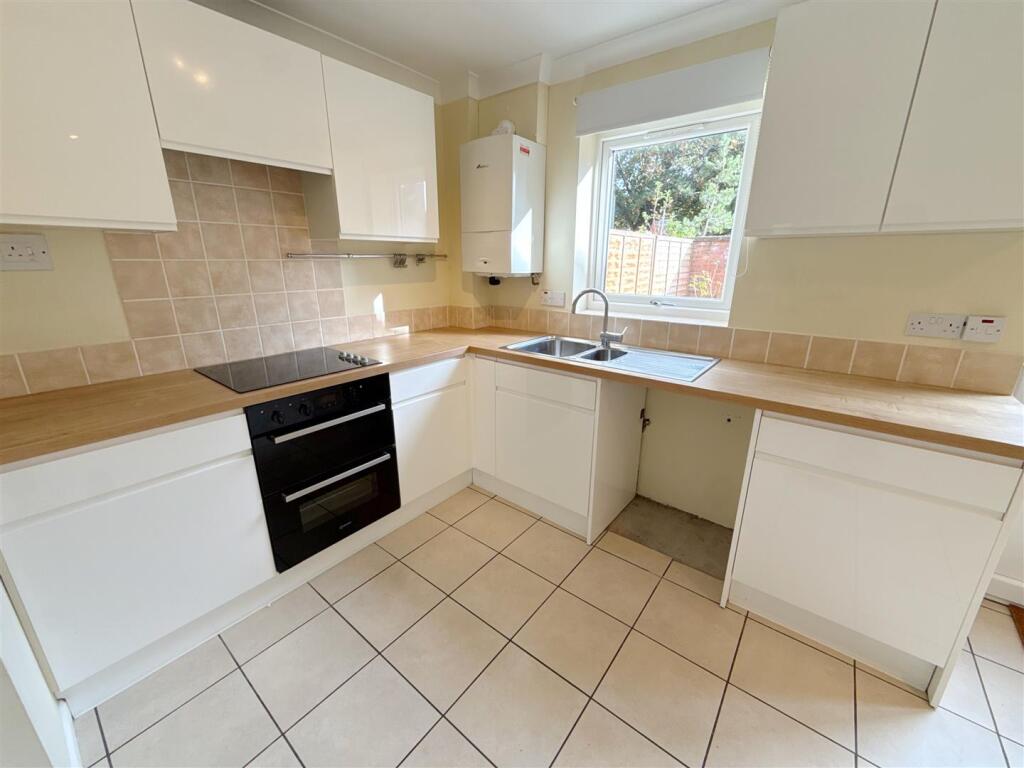 Vallet Avenue, Alcester photo 5