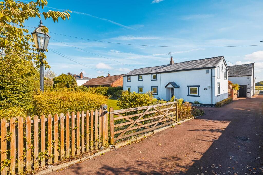 4-bed detached on Whitby Lane, Backford, Chester, £900,000