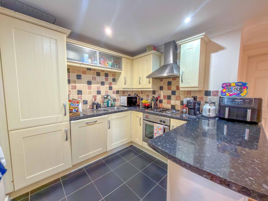 Apartment in Coventry - More