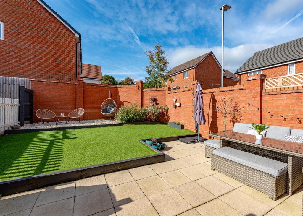Clover Drive, Himley, Wolverhampton photo 2