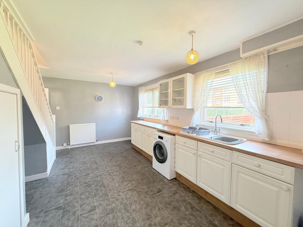 16 Castleton Crescent, Grangemouth, Falkirk, FK2 0BG photo 5