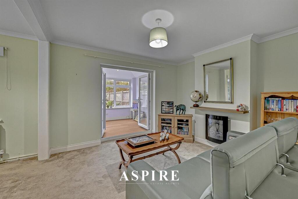 Video Presentation Inside - Oak Road, Canvey Island photo 4