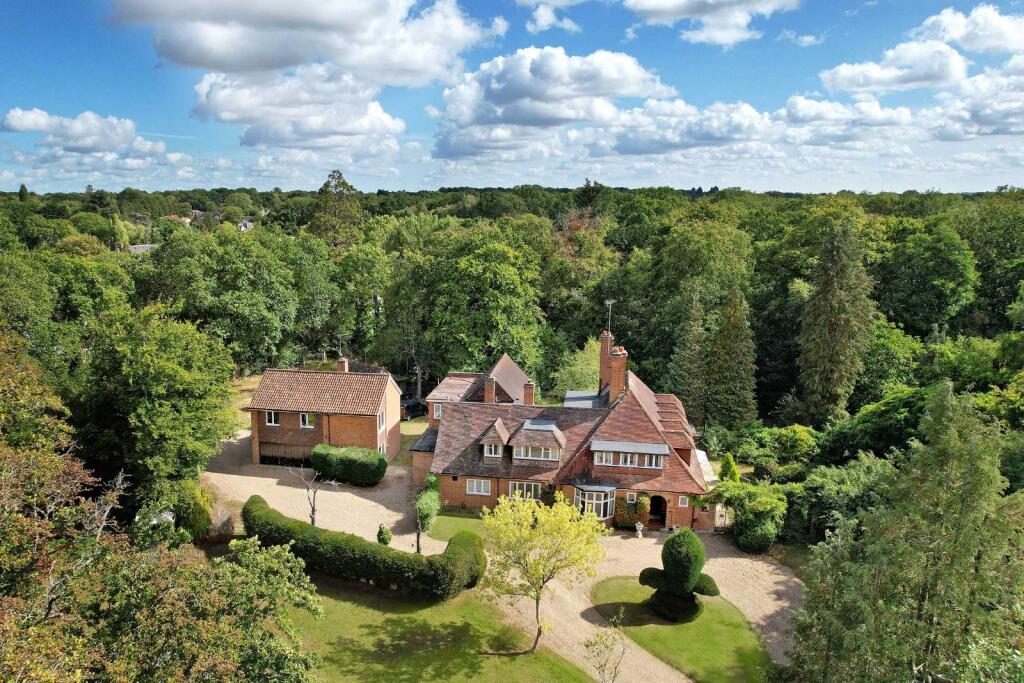 6-bed detached on The Avenue, Farnham Common, Buckinghamshire, SL2, £2,250,000