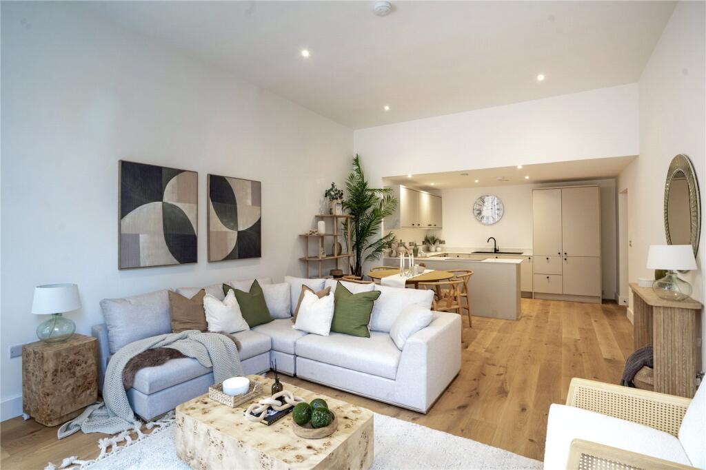 Main image of property: Apartment 3, Bay Court, 2-6 Bay Road, Clevedon, Somerset, BS21