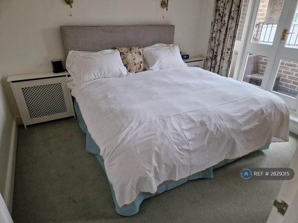 4 bedroom semi-detached house for rent