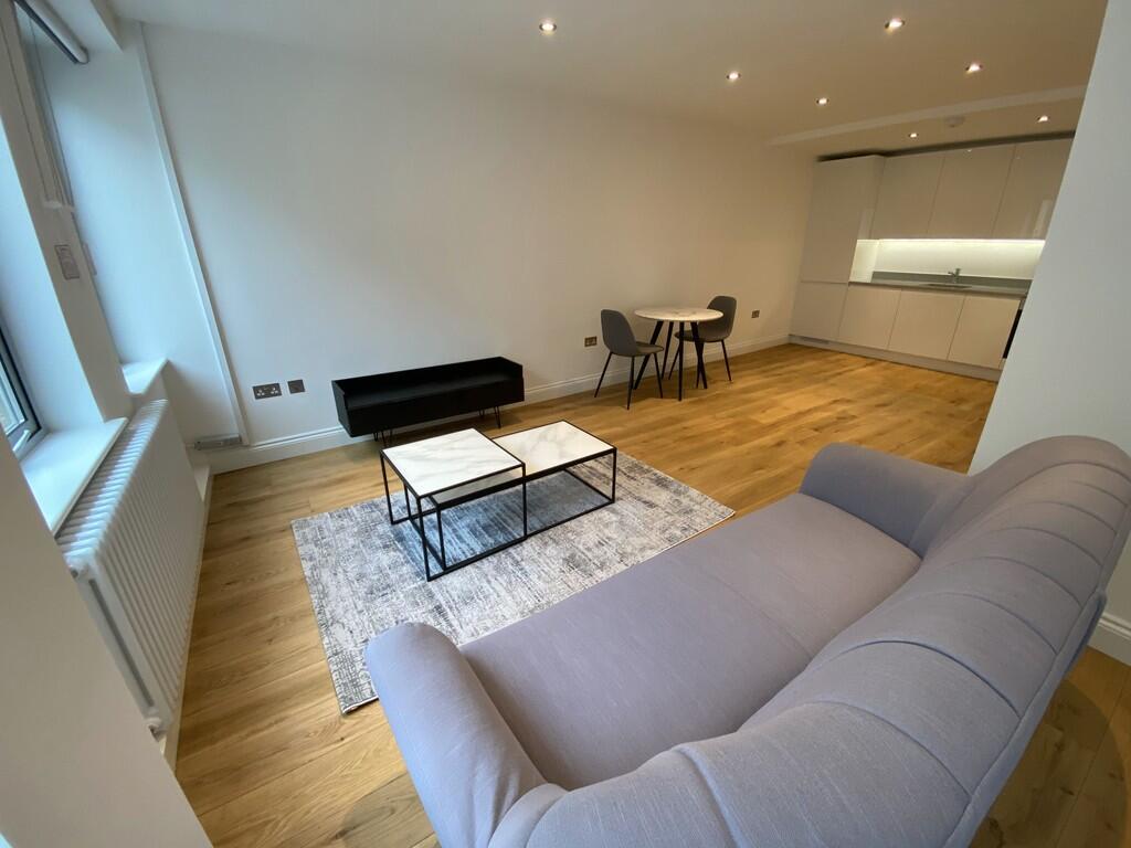 Apartment in Cambridge, Petersfield - View 4