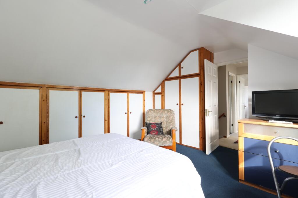 Main image of property: First Floor Single Room, West Riding Bricket Wood, Bricket Wood, St. Albans, Hertfordshire, AL2