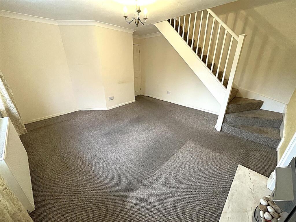 Pinewood Drive, Camblesforth, Selby photo 2