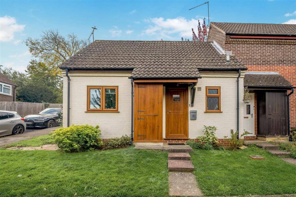 Main image of property: The Camellias, Banbury