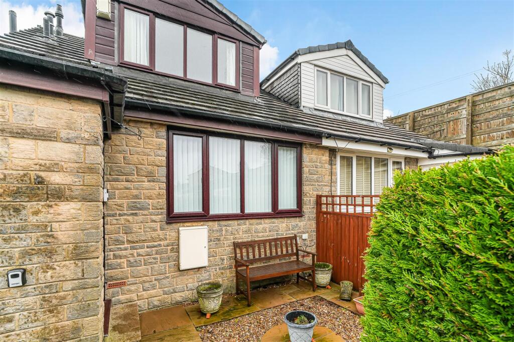 2-bed terraced on Coppice Grange, Yeadon, Leeds, £230,000