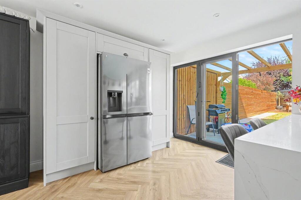 House in Rochford, Hockley - View 5