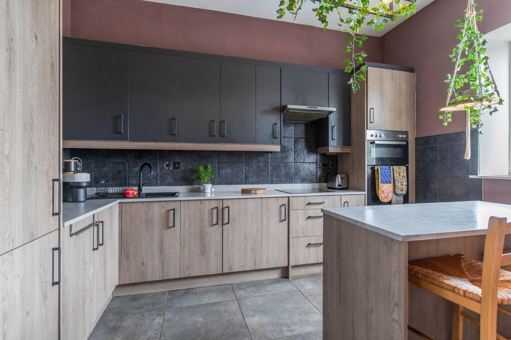 Apartment in Newport - View 2