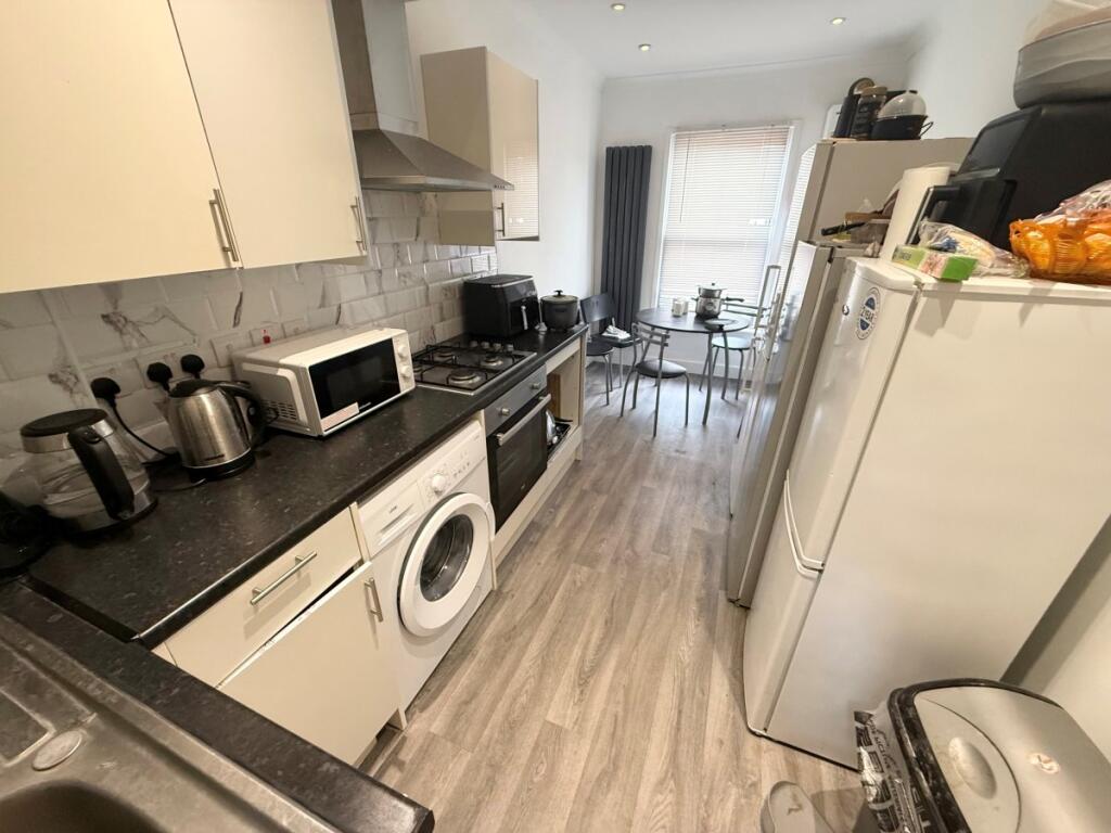 Main image of property: High Road, North Finchley
