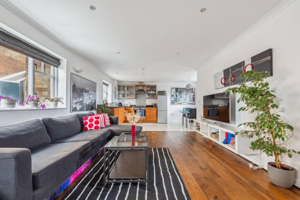 Apartment in Watford, Hertfordshire - View 4