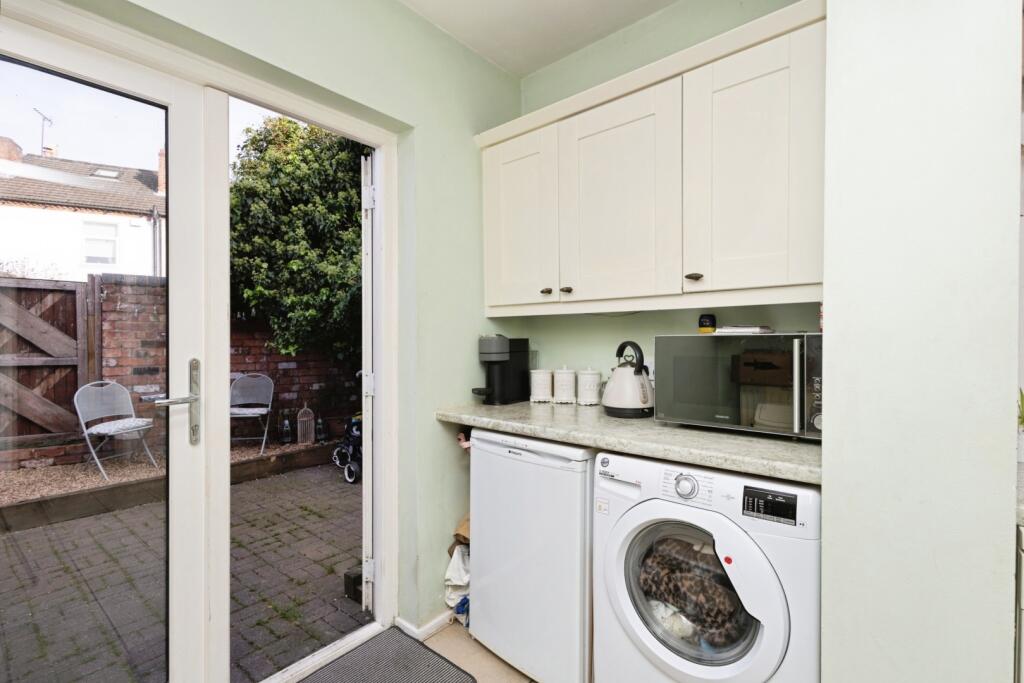 House in Wolverhampton, West Midlands - More