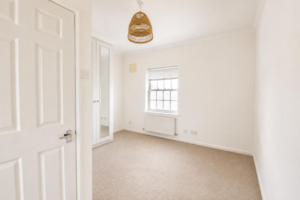 Apartment in Twickenham - More