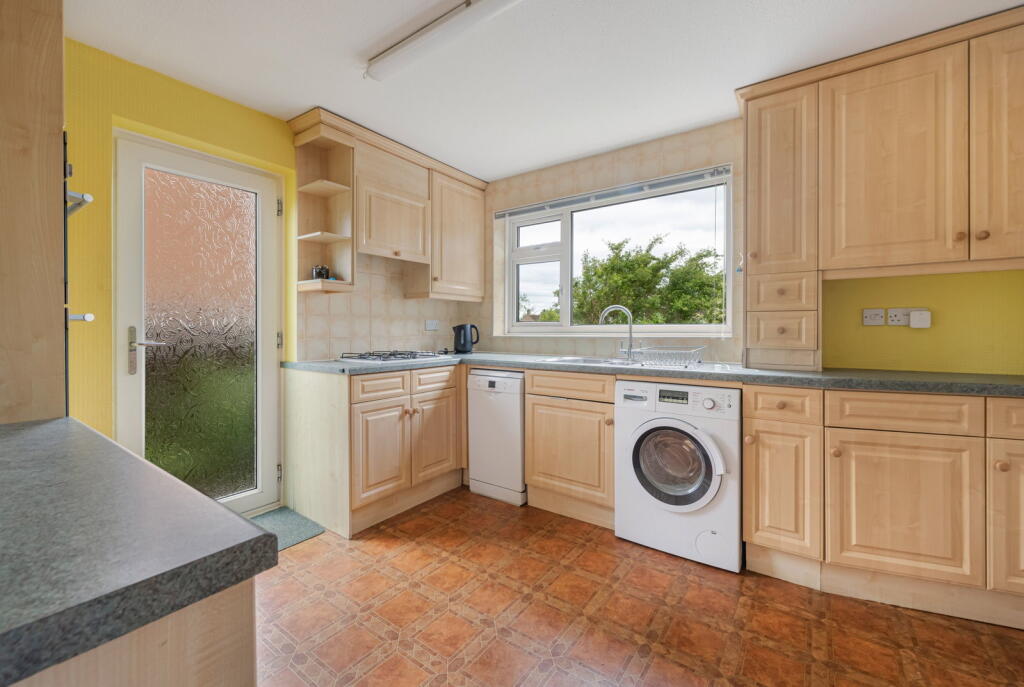 Burwood Close, Merrow, GU1 photo 4