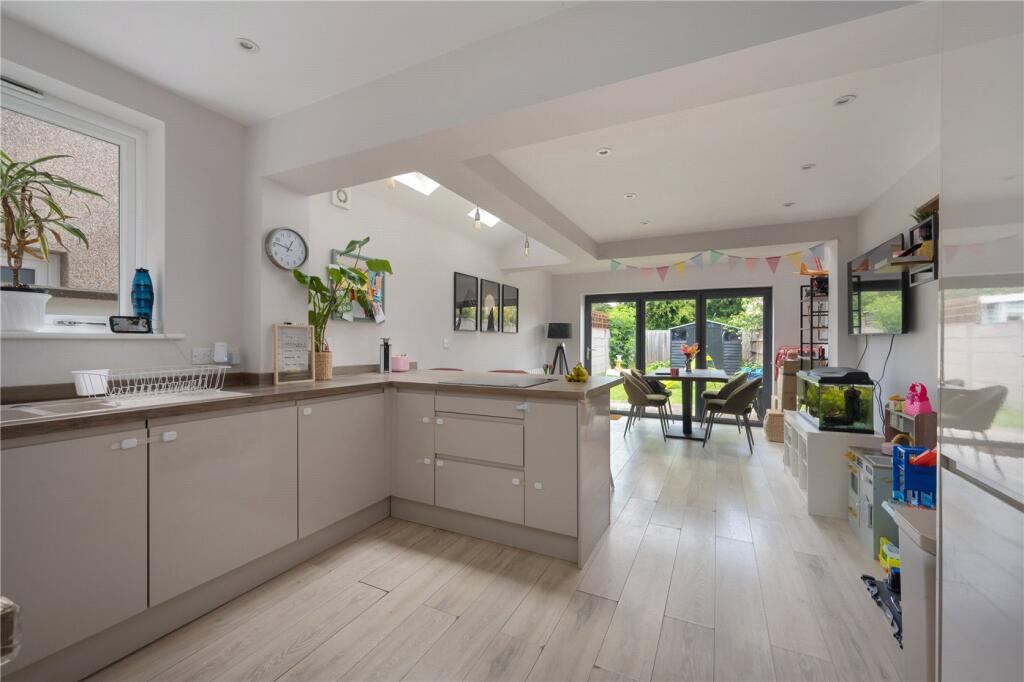 House in Canterbury, Stuppington, Martyrs Field - View 5