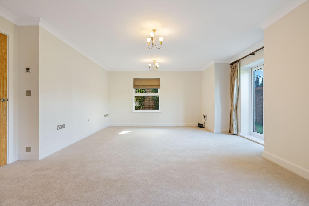 Cavendish House, Bramshott Place, Liphook, Hampshire, GU30 7GL photo 2