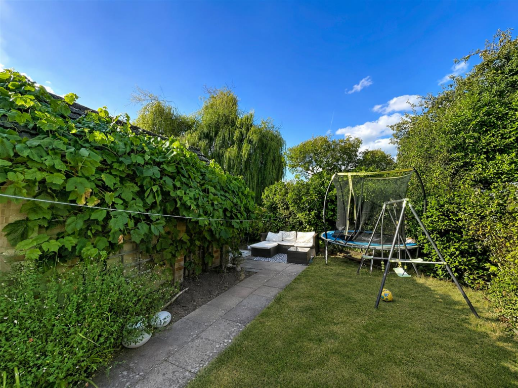 House in Warwick, Windy Arbour, Kenilworth - More