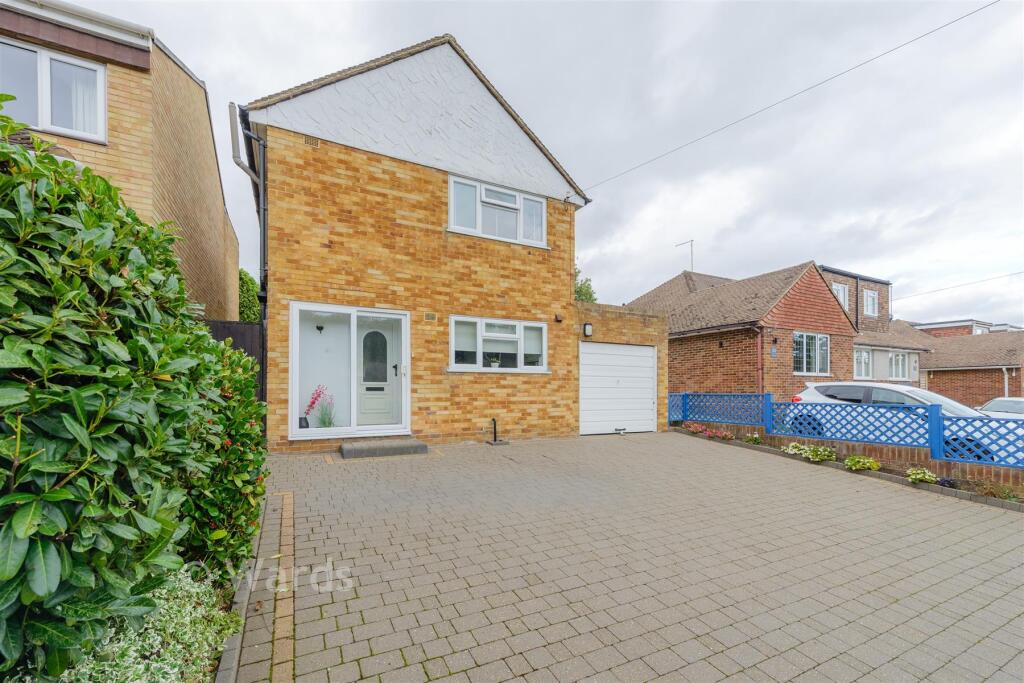 3-bed detached on Springcroft, Hartley, Kent, £600,000
