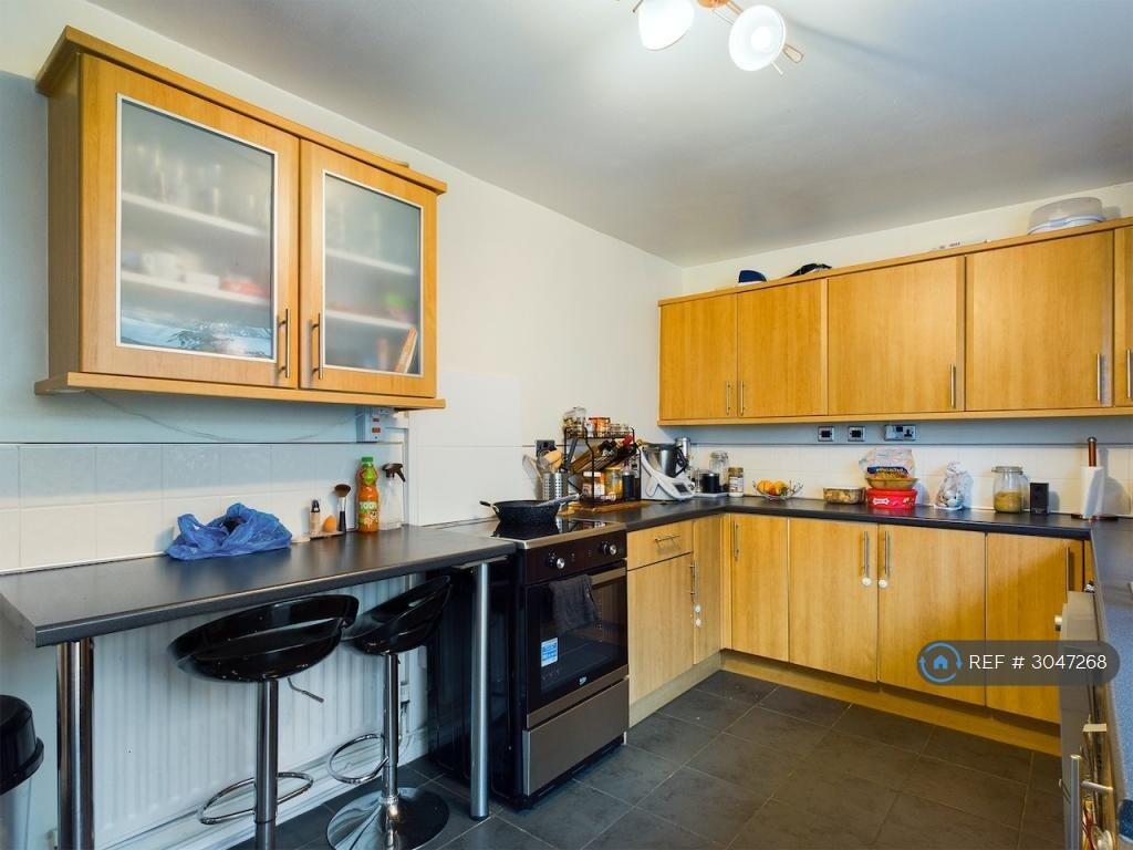 Farway, Bradford, BD4 photo 4