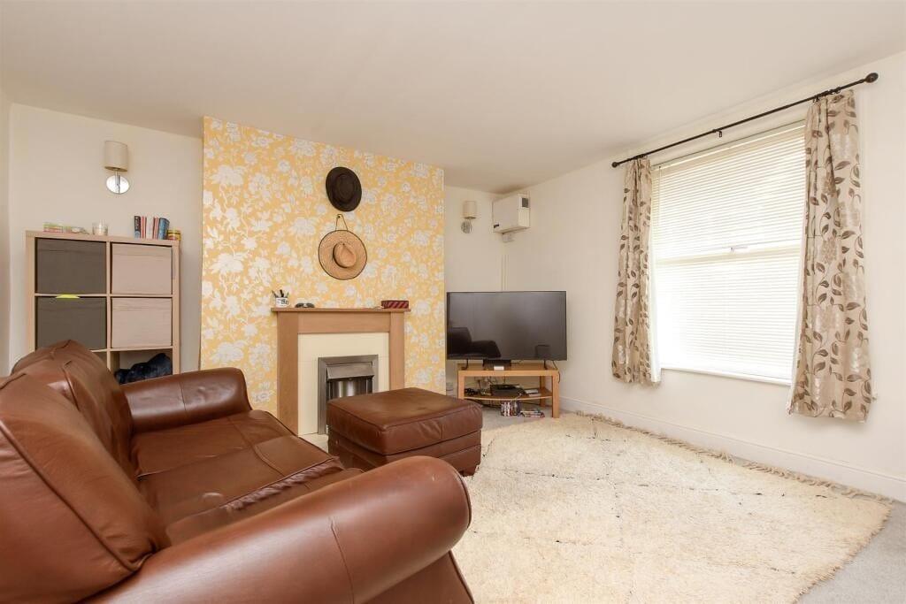 Apartment in Reigate and Banstead, Reffles Bridge, Earlswood - View 4