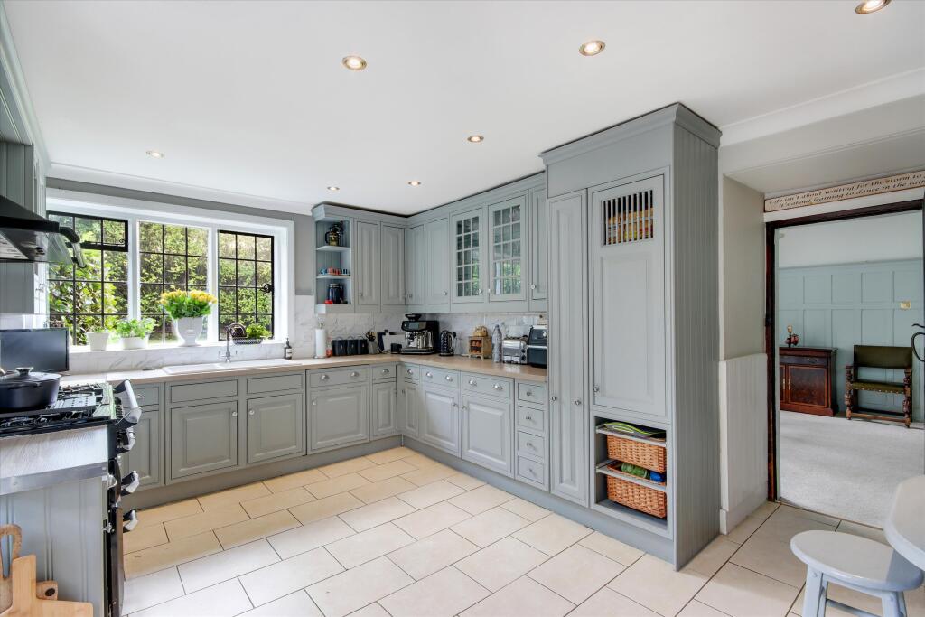House in Tunbridge Wells, Broadwater Down - View 4