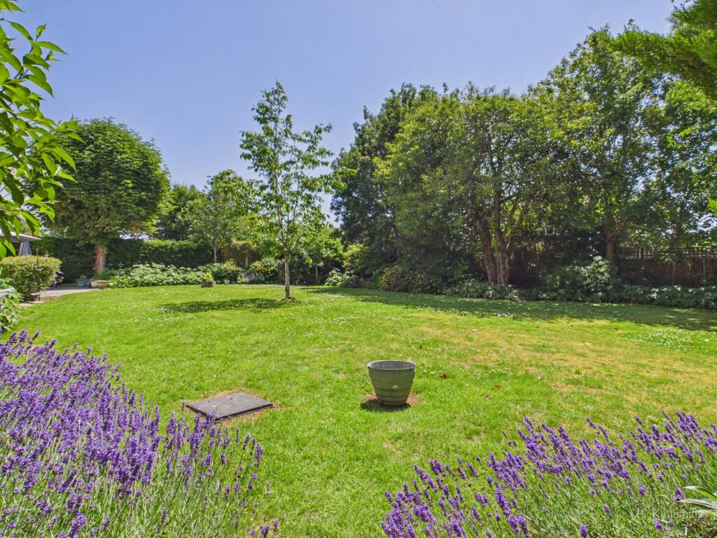 Apartment in Buckinghamshire, Hazlemere - View 2