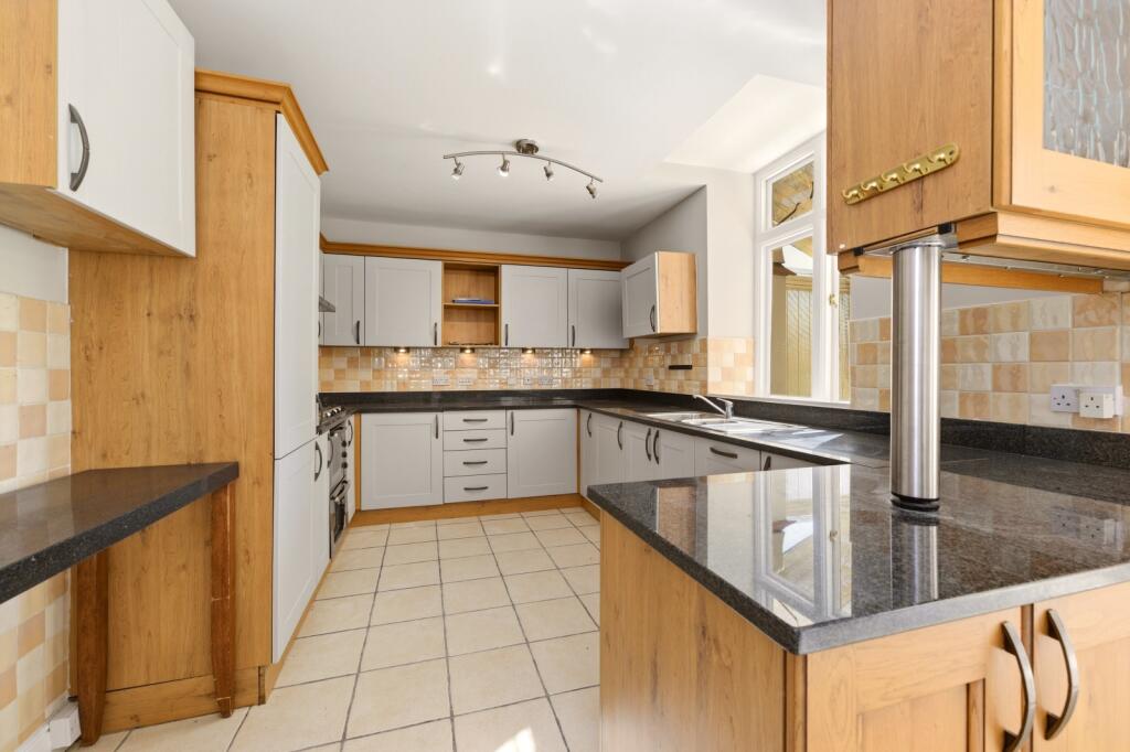 Additional image 3 of Astwick Manor, Coopers Green Lane, Hatfield, Hertfordshire, AL10